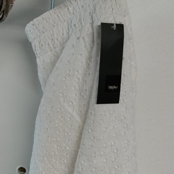 Lovely White Eyelet Detailed Mini Skater Skirt - Picture 11 of 12